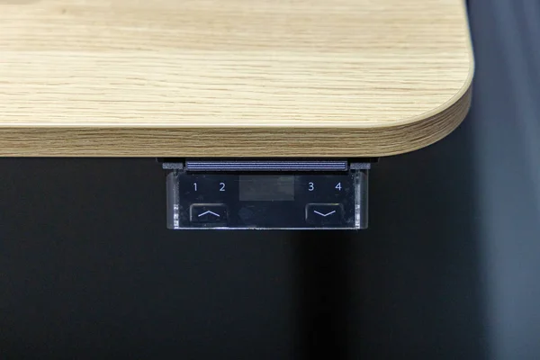 Styrbord Med Minne Elektriskt Justerbart Skrivbord — Stockfoto