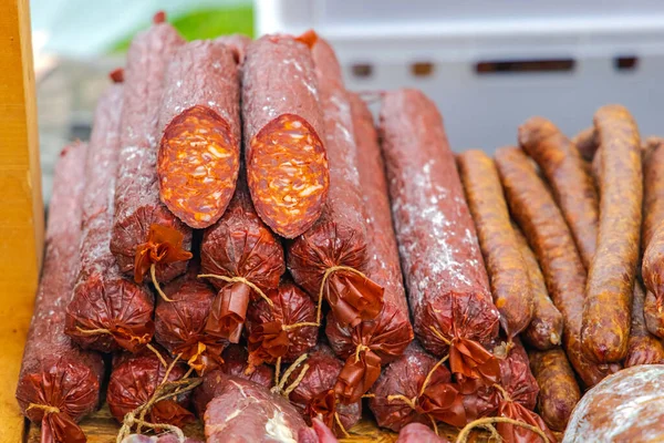 Pila Salchichas Curadas Secas Carne Cerdo Delicatessen —  Fotos de Stock