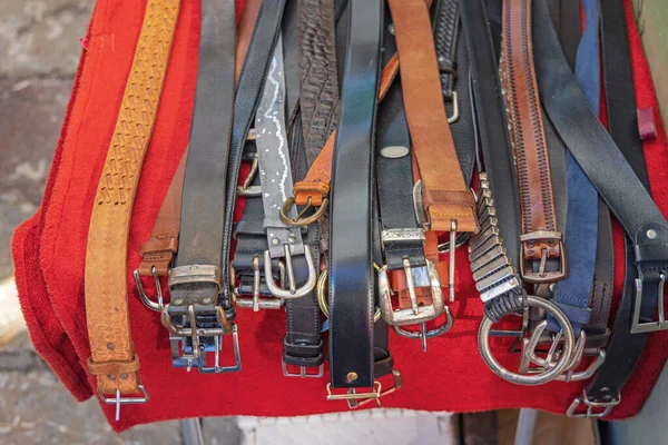 Gran Colección Cinturones Cuero Modernos Con Hebillas Metal —  Fotos de Stock