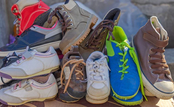 Стопка Детской Обуви Sneakers Сапоги Ассорти — стоковое фото