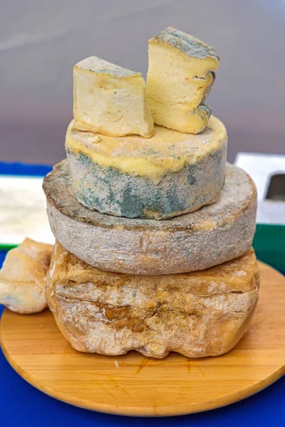 Stacked Wheels Cave Aged Smelly Stinky Strong Cheese — Stock Photo, Image