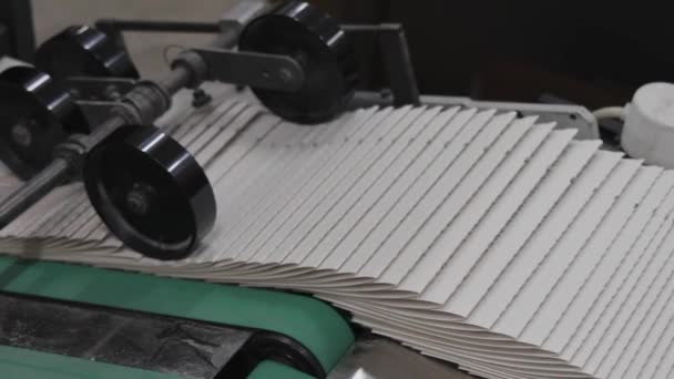 Páginas Plegadas Libros Máquina Proceso Producción Rodillos Cinta Transportadora — Vídeo de stock