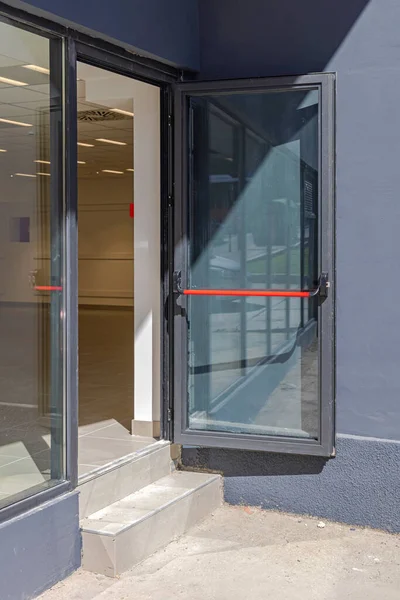 Emergency Exit Glass Door Open Red Push Bar — Stock Photo, Image