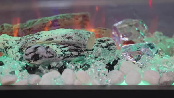 Grön Elektrisk Spis Med Småsten Kristaller Och Diamanter Flame Effect — Stockvideo