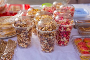 Gourmet Tatlı Lezzetli Patlamış Mısır Plastik Kupa Tatlısı Paket