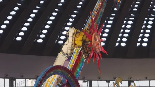 Parque Diversões Sun Rainbow Ride Expo Hall — Vídeo de Stock