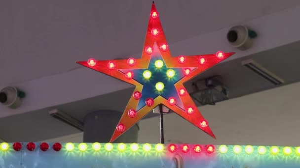 Fünf Punkte Sterne Lampen Blinkende Lichter Kirmes — Stockvideo