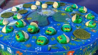 Lunaparkta Balıkçılık Kurbağa Oyunu Döndürme Makinesi