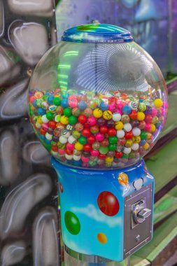 Eğlence Festivali 'nde Büyük Sakız Makinesi Şeker Dispansörü