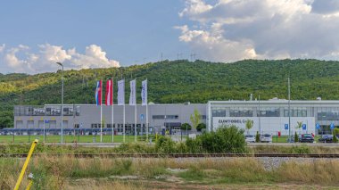 Nis, Sırbistan - 04 Ağustos 2022: Avusturyalı Zumtobel Group Led Lights Factory Building at Electronic Colony Nis.