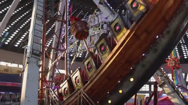 Belgrade Serbia December 2022 Pirate Ship Pendulum Ride Amusement Park — Vídeo de Stock