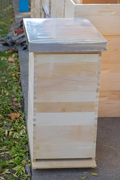 One New Wooden Beehive Box Kit Metal Cover — Fotografia de Stock