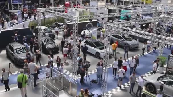 Belgrado Servië Mei 2022 Menigte Mensen Car Show Expo Event — Stockvideo