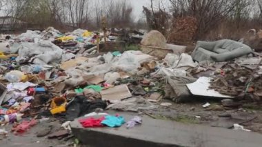 Çevresel Kirlilik Sorunlarının Yasadışı Atık Alanı 'ndan Geçerken