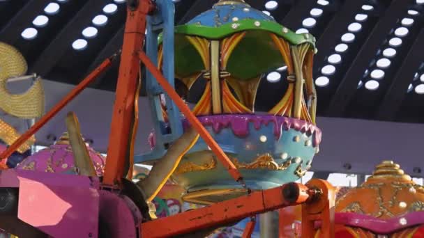 Kids Ferris Wheel Winter Fairground Amusement Park Hall — Stok video