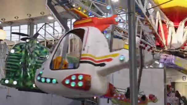 Spinning Helicopters Aircraft Carousel Kids Ride Amusement Park Hall — Stockvideo
