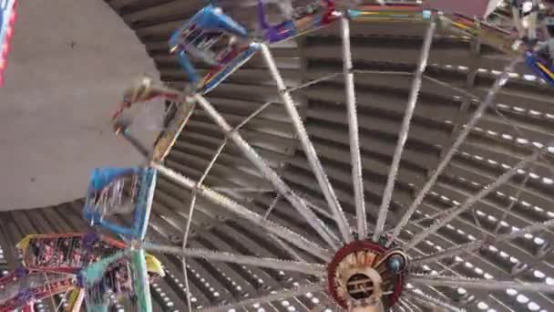 Spinning Wheel Enterprise Ride Expo Hall Winter Fair — Vídeo de stock
