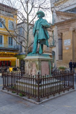 Arles, Fransa - 29 Ocak 2016: Fransa 'nın Arles kentindeki Place du Forum' da Frederic Mistral Anıtı.