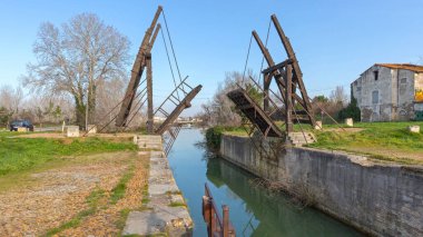 Arles, Fransa - 29 Ocak 2016: Pont Van Gogh Langlois Köprüsü Arles, Fransa.