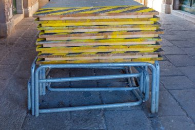 Yükseltilmiş Yürüyüş Platformları Venedik 'te Sel İçin Hazır