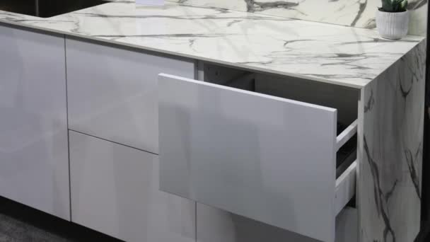 Automatic Effortless Cabinet Doors Opener Soft Closing Modern Kitchen — Stok video