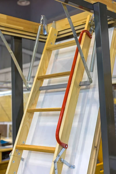 Escada Loft Retrátil Aberta Para Espaço Sótão — Fotografia de Stock