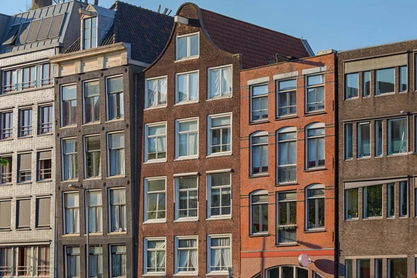 Grandi Finestre Alle Case Tradizionali Nella Vecchia Amsterdam — Foto Stock