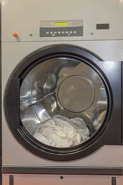 Large Capacity Clothes Dryer Machine Rotating Drum Process — Stockfoto