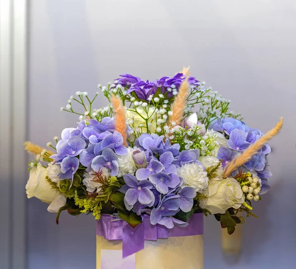 Flores Púrpuras Lilly Roses Mix Artificial Arrangement —  Fotos de Stock
