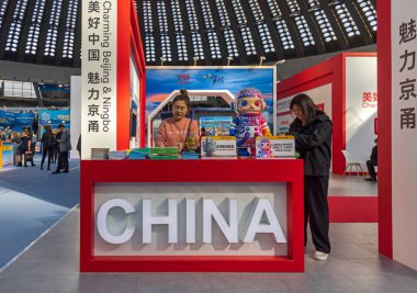 Belgrad, Sırbistan - 23 Şubat 2023: Çin Fuarı Büyük Salonda Uluslararası Turizm Fuarı Seyahat Etkinliği.