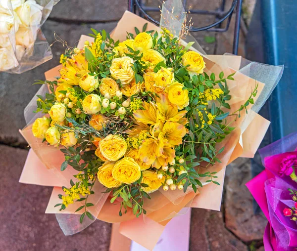 Fresh Natural Mix Flowers Fancy Yellow Bouquet — Stock Photo, Image