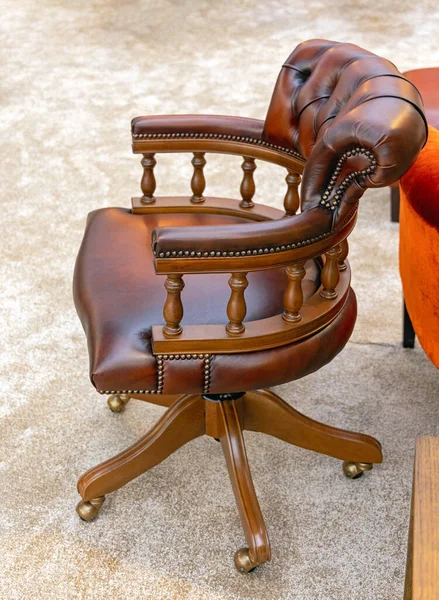 Full Grain Luxurious Brown Leather Armchair Carpet Floor — Stok Foto