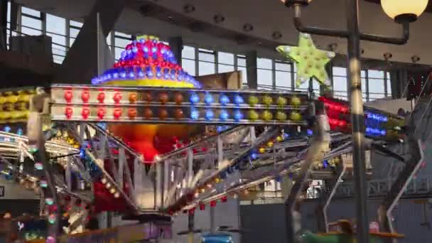 Coloridas Lámparas Led Intermitentes Luces Estrellas Carnaval Carrusel Girando — Vídeos de Stock