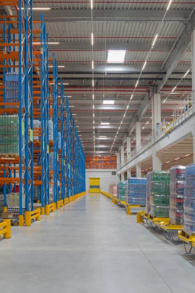 Fulfillment Distribution Warehouse Long Interior Aisle Corridor — Stock Photo, Image