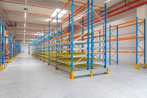 Gravity Flow Rack Shelving Distribution Warehouse — Stock Photo, Image