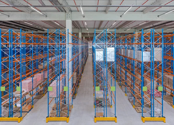 New Shelving System Large Distribution Warehouse — Stock Photo, Image