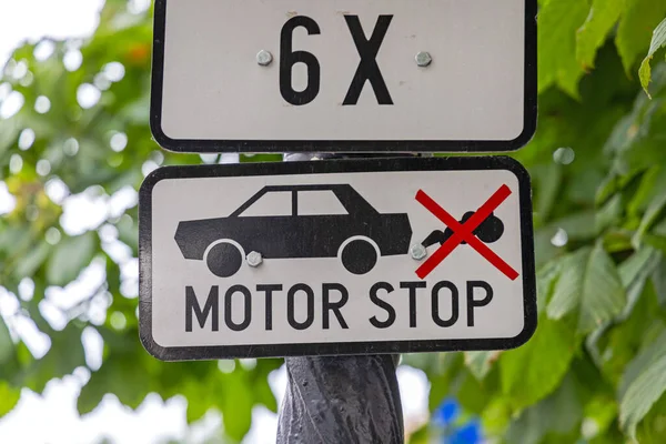 Car Motor Stop Traffic Sign Air Pollution Environment — Stock Photo, Image