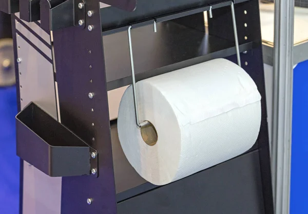 Duży Uchwyt Ręczniki Papierowe Warsztacie — Zdjęcie stockowe