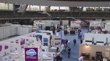 Belgrad, Sırbistan - 08 Kasım 2022: Büyük Fuar Salonunda İç Dekorasyon Mobilya Eşya Fuarı.
