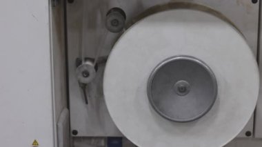 Paketleme Makinesi Üretim Sürecinde Gerilim Yuvarlayıcıları