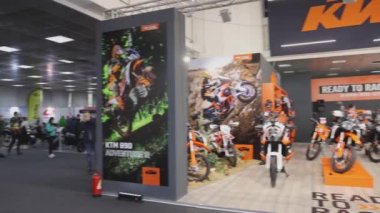 Belgrad, Sırbistan - 27 Mart 2023: Moto Passion International Fair Panorama 'da Yeni Motorsikletler.