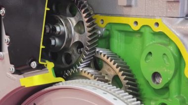 Büyük Kamyon Diesel Motorunda Dönen Vites Kapat