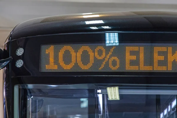 Автобус Электрической Энергией Сто Процентов — стоковое фото