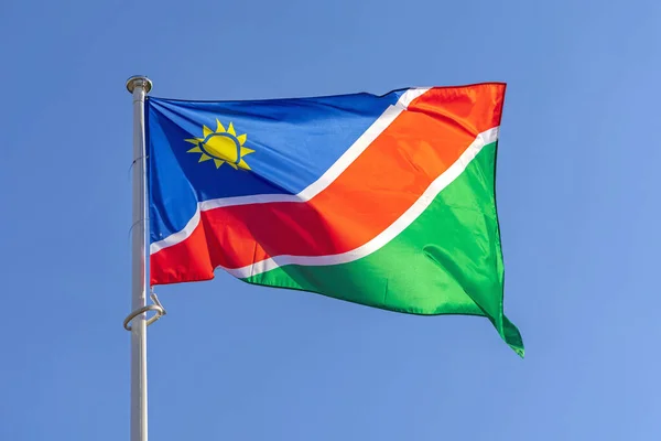 Государственный Флаг Намибии Солнечный День — стоковое фото