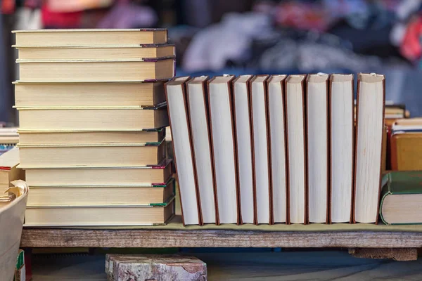Régi Könyvek Gyűjteménye Eladó Bolhapiacon — Stock Fotó