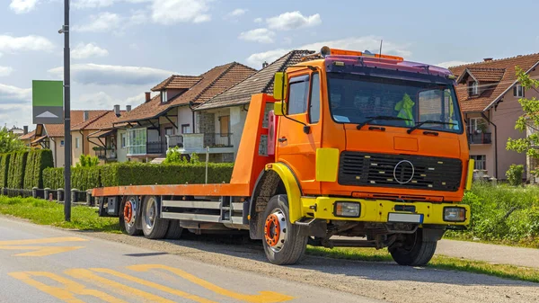 Old Flatbed Tow Truck Recovery Vehicle Painted Orange — Stock Photo, Image