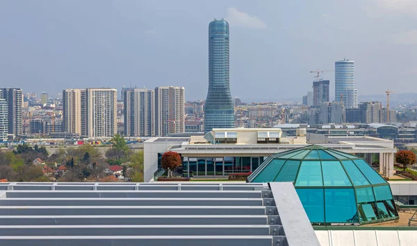 Glaskuppel Auf Dem Dach Des Gebäudes Dachfenster Stadtblick — Stockfoto