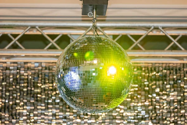 Retro Stil Disko Kulübü Dönen Ayna Topu Benekli Yansıması — Stok fotoğraf