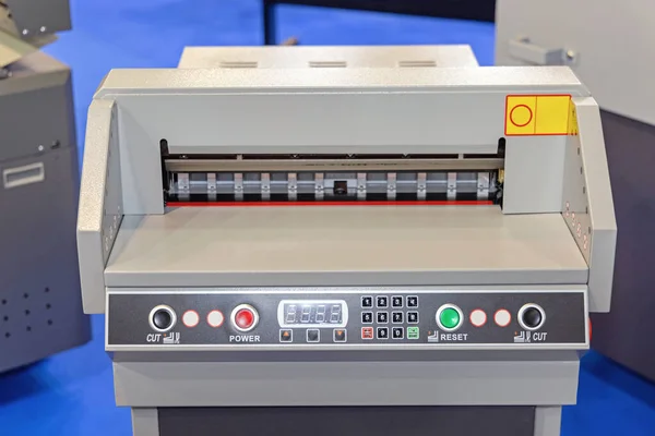 Máquina Corte Papel Moderna Equipamentos Escritório Impressão — Fotografia de Stock