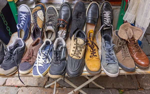 Sneakers Schoenen Laarzen Schoeisel Koop Bij Flea Market — Stockfoto